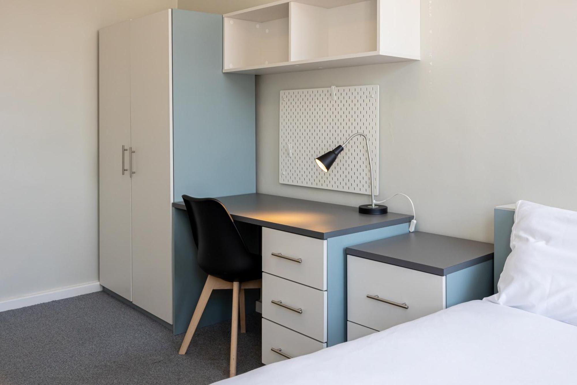 Spacious With Shared Facilities * Londra